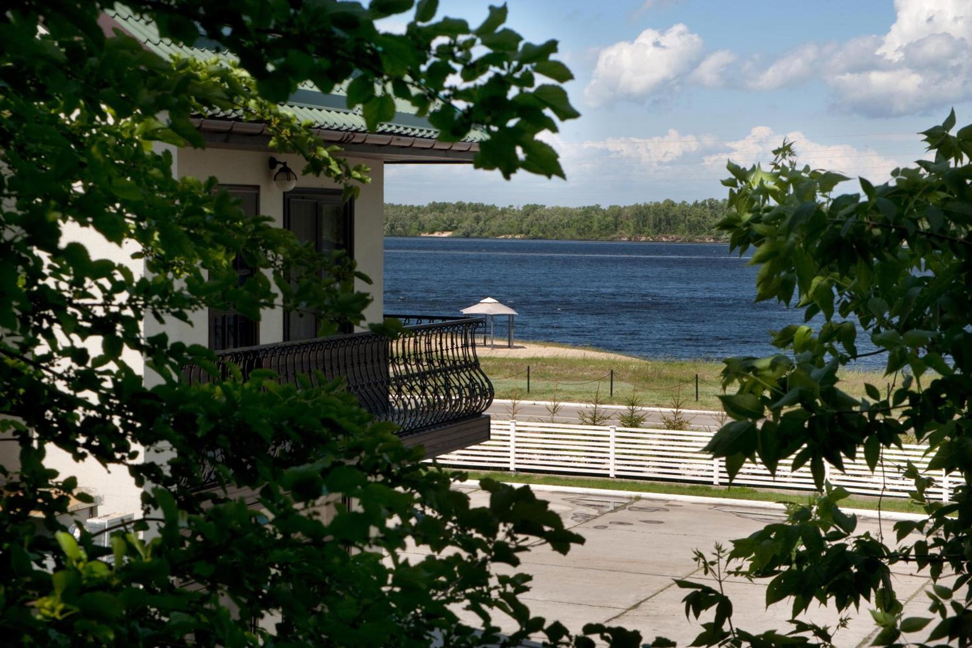Knyazha Hora Hotel Kaniv Exterior photo